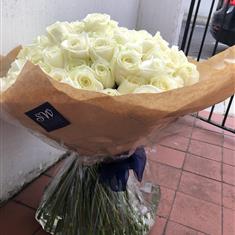 50 White Roses 