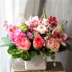 Table Arrangement In Soft Pinks