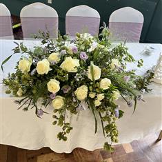 Trailing top table arrangement 